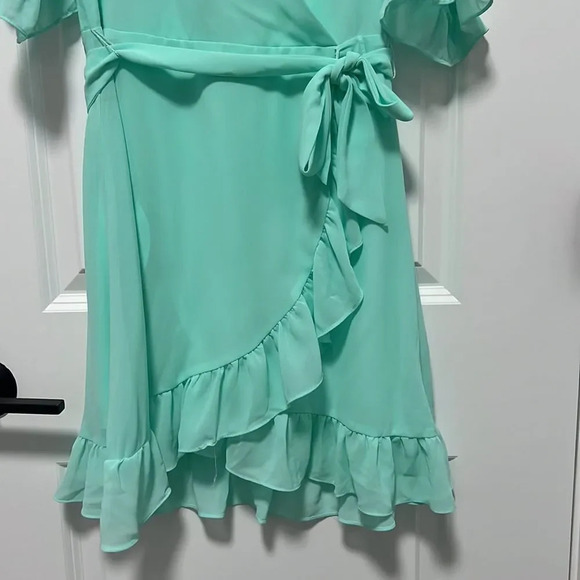 Gianni Bini Girls || Tiffany Blue Wrap Dress With Ruffles on Bottom Size 12. - Picture 3 of 9